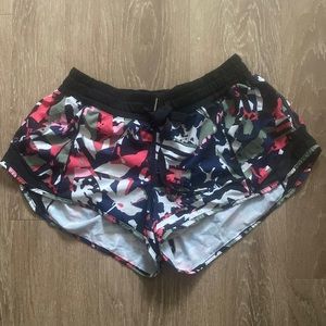 Lululemon Hotty Hot Short. 2.5in inseam